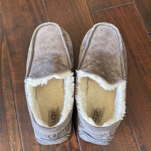 Gently used UGG slippers